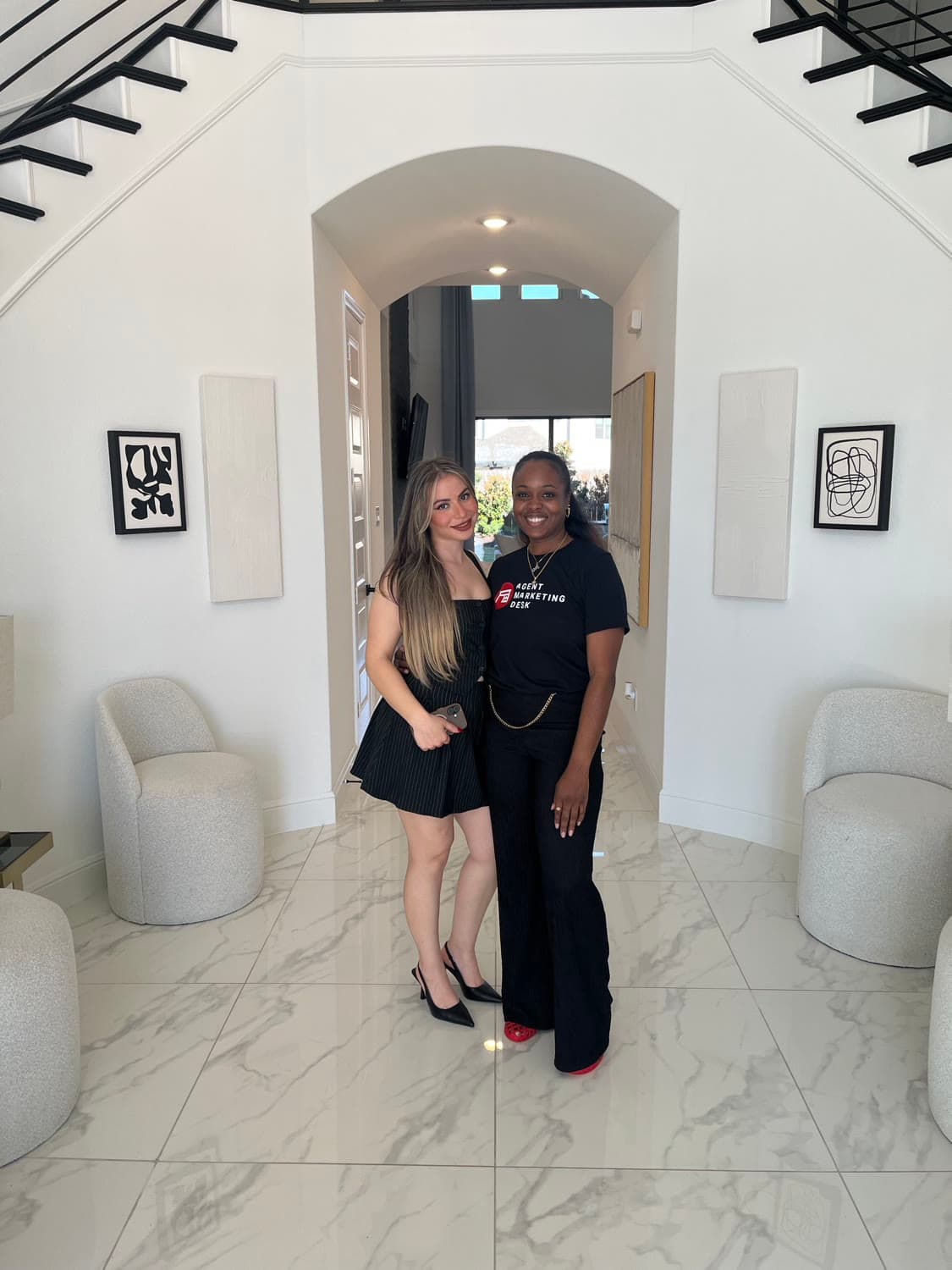 Agent Marketing Desk with a client